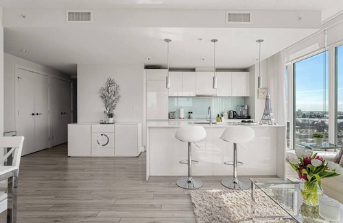 Victoria Park Apartment | The Outlook - Calgary Tower & Stampede Views!