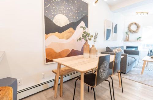 Harvie Heights House | The OVERLOOK Stay-Mountain View-Free Parking