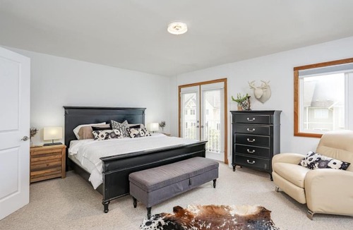 The Blue Mountains House | The Parker House Gorgeous Light and Spacious Chalet 86100