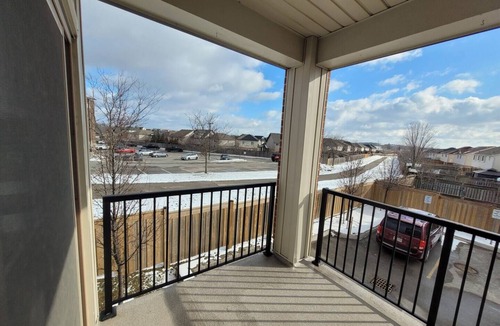Kitchener House | The perfect Cozy Townhouse Near Every Convenience, Trails and Attractions!