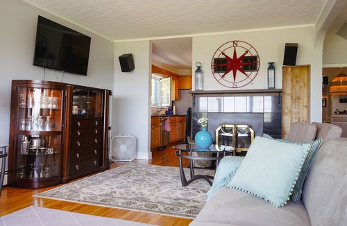 Inverness House | The perfect getaway home for families or large groups!