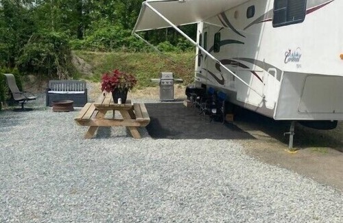 Kent House | The perfect riverside getaway!n