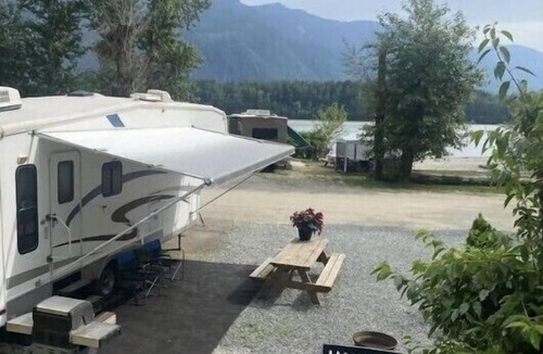 Kent House | The perfect riverside getaway!n