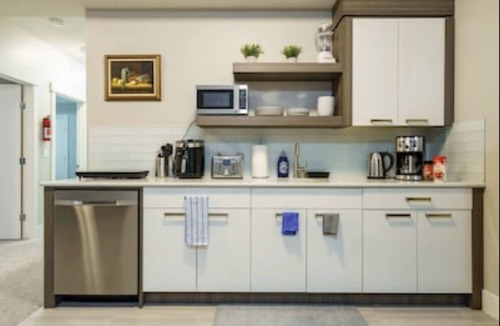 Airdrie House | The Premier Suite | 321Mbps WiFi | Perfect Stays