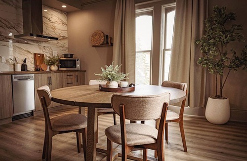 Moncton Apartment | The Queenie - 3 minutes walk from Avenir Centre