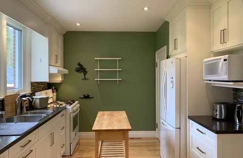 Waterloo House | The Red House 3 Bdrm Walker’s Paradise