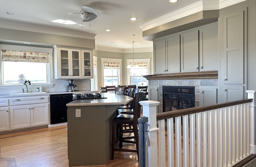 North Rustico House | The Red Rock Beach House 🌊 Relax, Unwind & Enjoy! *Reduced Fall/Winter Rates!*