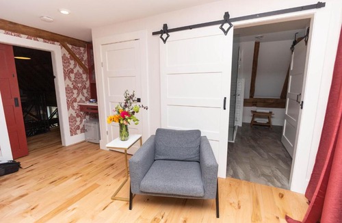Wellington Bed & Breakfast | The Red Room @ Salisbury Barn