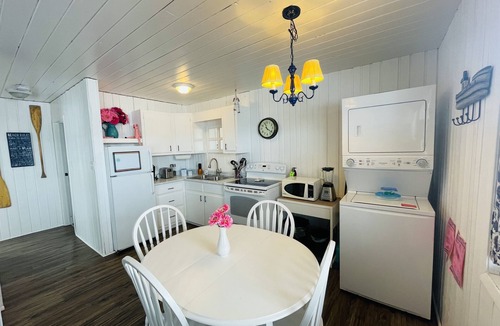 Darnley House | The rest is in Anne's land! - Hot tub, Kayaks Centrally located, stunning views.