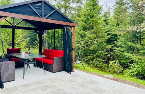Val-des-Lacs Ski Chalet | The river’s cabin - lake and ski
