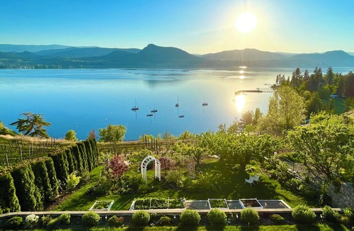Okanagan-Similkameen House | The Roost at Villa Magnolia Guest House: Beautiful Couples Getaway
