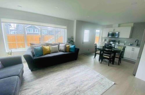 Colwood Apartment | The Royal Bay Escape: Cozy 2 bedrooms garden suite