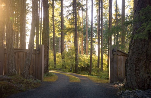 Regional District of Nanaimo House | The Rustic West Meets Oceanfront Estate