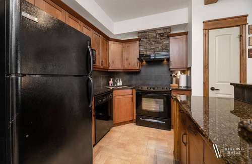 East Kootenay Apartment | The Sable Bright Side | Pool | Hot Tub | Top Floor