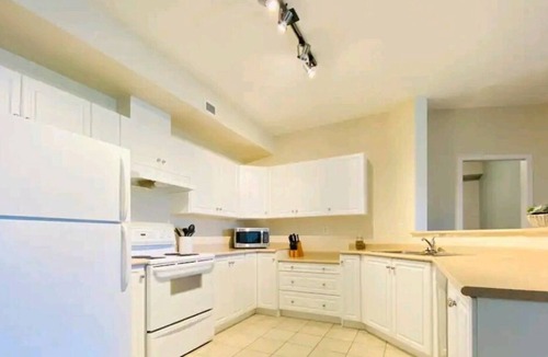 North End Condo | The Sanctuary at Discovery - 3 BR Lakeview Condo