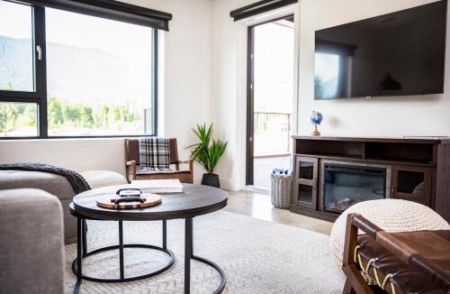 Revelstoke House | The Shred Shack - Stylish Revelstoke Condo