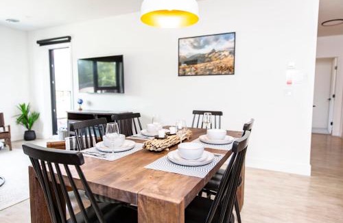 Revelstoke House | The Shred Shack - Stylish Revelstoke Condo