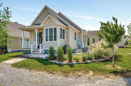 Cherry Valley House | The Sparrow - 32 Meadowview