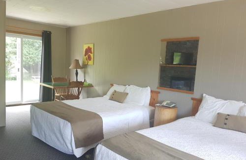 Wiarton Hotel | The Spirit Rock Outpost & Lodge