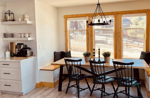 Lac Le Jeune House | The Stumphaus: a peaceful lake house on the water. 3 hour drive from Vancouver.