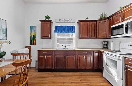 Queens Square Apartment | The Suites on Olde King Square Downtown Ch'town