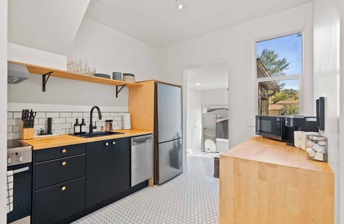 Sunnyside House | The Sunny 2 Suites 10 Pax Pet Friendly Stay!
