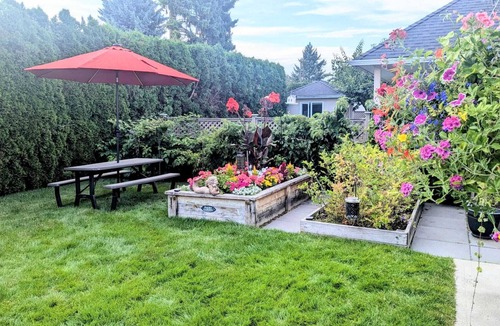 South Pandosy House | The Sunshine House | Near Beaches And Wineries!