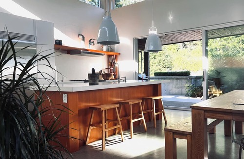 Juan de Fuca Electoral Area House | The Tides - Luxury Beach House in Jordan River - Storm Watching!