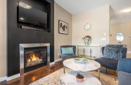 Southeast Calgary House | The Trenta - 4BD 3BA 2 Kitchen Stunner