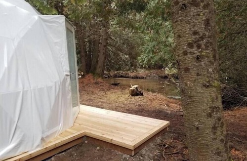 Uxbridge House | The Uxbridge Igloo on Pefferlaw Creek with Private Lake. Pet Friendly!