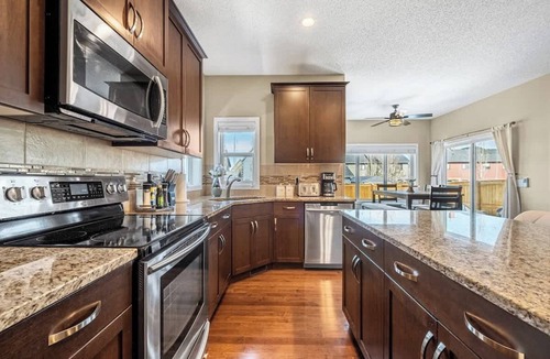 Southeast Calgary House | The Venti - 3BD 2BA Yard Garage & Upper Suite