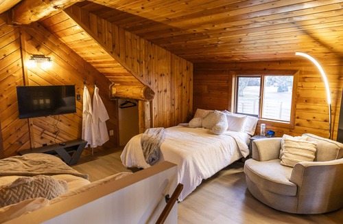 Vernon Cabin | The View Point Lodge - sauna/cold plunge/hot tub