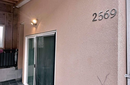 Fraserview House | The warm and lovely coach home with 3 bedrooms