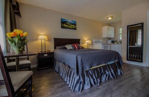 North River Hotel | The White Horse Motel