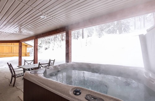 East Kootenay House | The Woods by Simply Kimberley | Mountain Chic and Serene