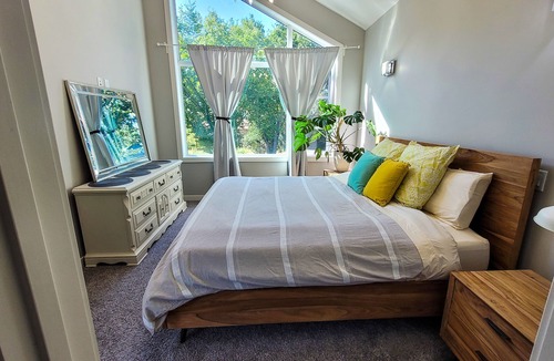 Old Strathcona House | The Yellow Door Retreat. 3 Ensuite Full Baths.