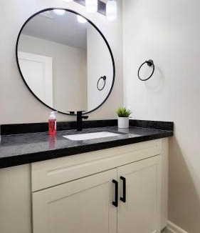 Downtown Apartment | The Zen Escape Modern Queen Size One Bedroom Full Apartment
