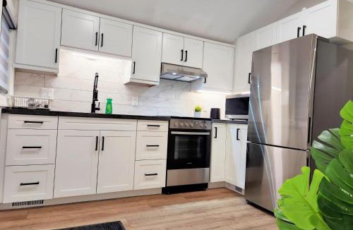 Downtown Apartment | The Zen Escape Modern Queen Size One Bedroom Full Apartment