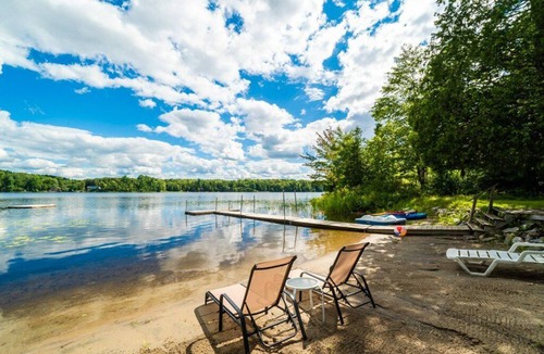 Arden Cottage | This well equipped lake house has a private beach and all-day sun.
