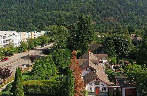 Harrison Hot Springs House | Three Bedroom Penthouse Suite with Mountain View - Harrison Lake View Suites