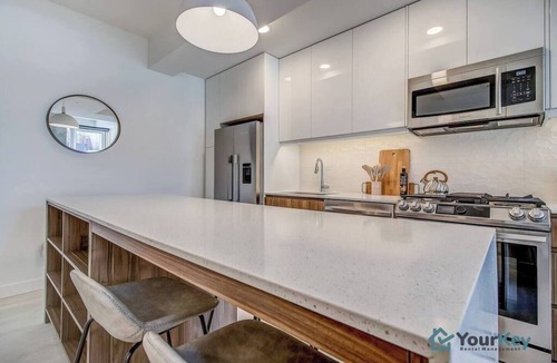 Sunnyside Condo | Three Condos on the same floor w Parking & Rooftop Patio
