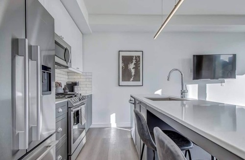Sunnyside Condo | Three Condos on the same floor w Parking & Rooftop Patio