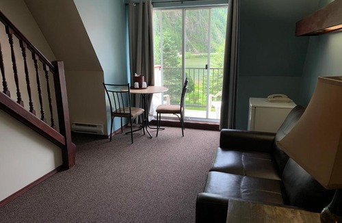 Revelstoke Hotel | Three Valley Lake Chateau