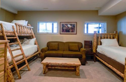 East Kootenay House | Thunder Ridge Chalet by Fernie Lodging Company