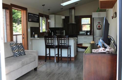 Port Renfrew Ski Chalet | Tilby's Rainbow Cottage