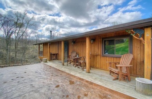 Union Ski Chalet | Timber Frame Country Retreat. Close to Ark Encounter, Creation Mus.-Entire Home