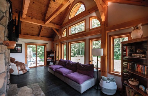 Centre Wellington House | Timber Sky Estate - Family & Pet-Friendly Log Cabin in Elora