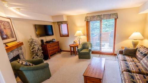 Sun Peaks House | Timberline Village #38 By Bear Country