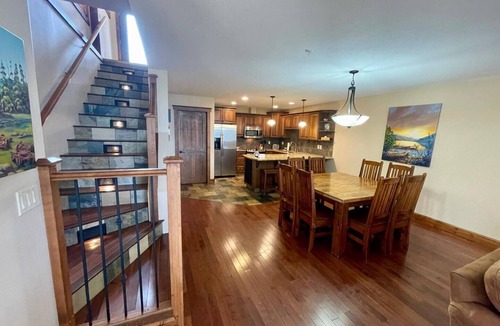 East Kootenay Condo | TimberStone 25 - Golf - Ski - Hike - Chill - Private Hot Tub - Sleeps 10