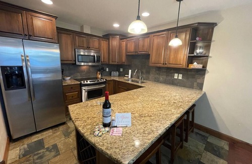 East Kootenay Condo | TimberStone 25 - Golf - Ski - Hike - Chill - Private Hot Tub - Sleeps 10